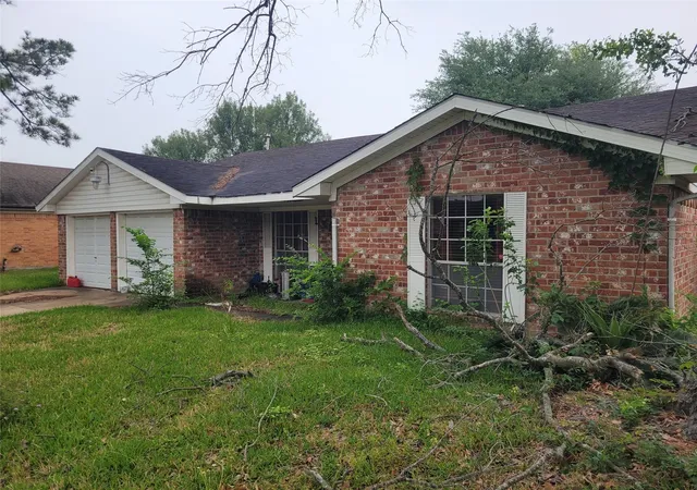 Photo 3 of Single family home for sale at 13827 Lantern Ln, Houston, TX 77015 | MLS# 84205879 | Listing updated on 2026-09-15