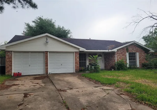 Photo 4 of Single family home for sale at 13827 Lantern Ln, Houston, TX 77015 | MLS# 84205879 | Listing updated on 2026-09-15