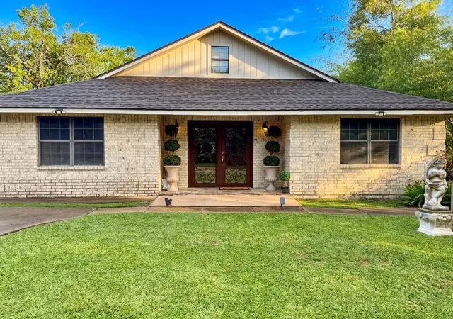 Homes for sale in Freeport, TX | 1905 Yellowstone St, Freeport, TX 77541 | MLS# 35658909