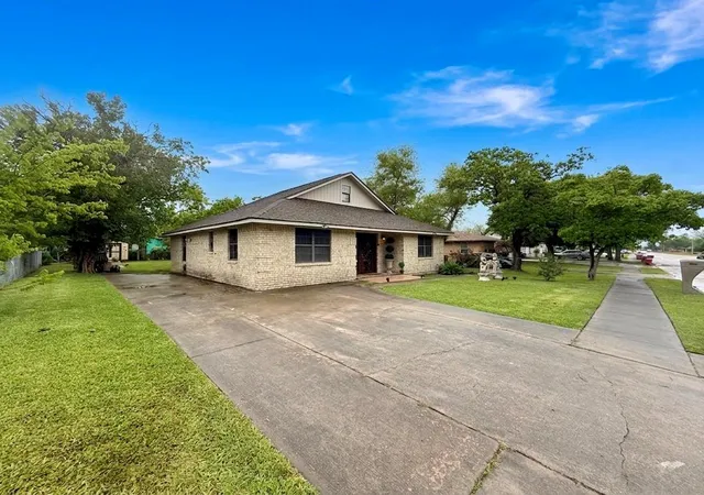 Homes for sale in Freeport, TX | 1905 Yellowstone St, Freeport, TX 77541 | MLS# 35658909