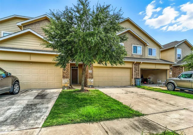 Townhouse for sale at 17035 Wilthorne Gardens Ct, Houston, TX 77084 | MLS# 23812015