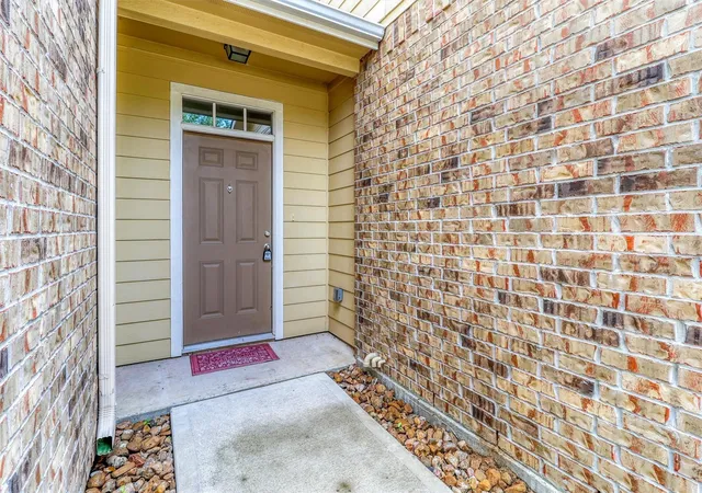 Photo 2 of Townhouse for sale at 17035 Wilthorne Gardens Ct, Houston, TX 77084 | MLS# 23812015 | Listing updated on 2026-08-19