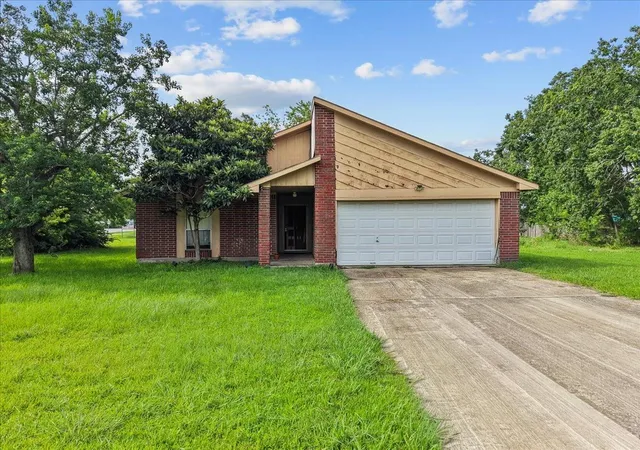 Photo 2 of Single family home for sale at 2201 Webster St, League City, TX 77573 | MLS# 3564717 | Listing updated on 2026-09-12