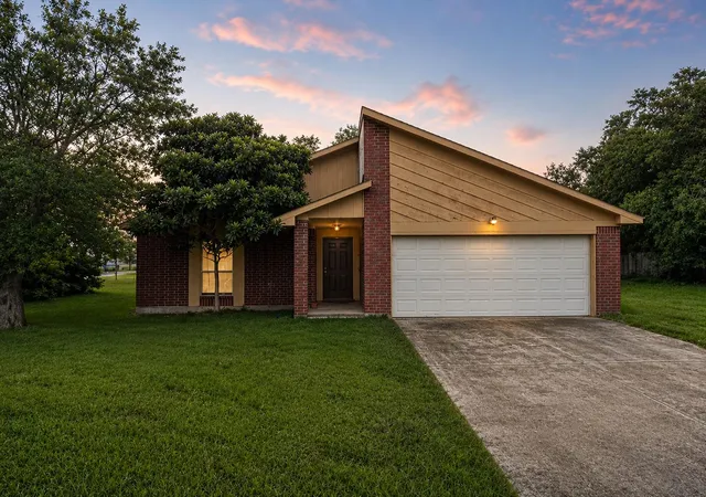 Photo 3 of Single family home for sale at 2201 Webster St, League City, TX 77573 | MLS# 3564717 | Listing updated on 2026-09-12