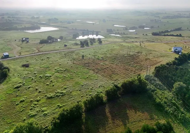 4th image of 227 Vineyard View Trl, Carmine, TX 78932 | MLS# 11976697