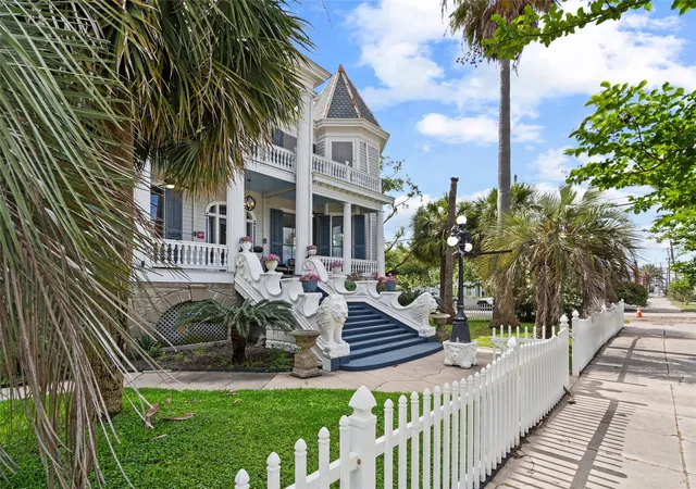 Photo 3 of Mansion for sale at 1103 33rd Street, Galveston, TX 77550 | MLS# 71623951 | Listing updated on 2026-06-23