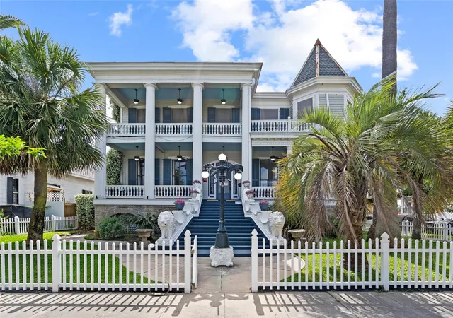 Photo 4 of Single family home for sale at 1103 33rd Street, Galveston, TX 77550 | MLS# 71623951 | Listing updated on 2026-06-23