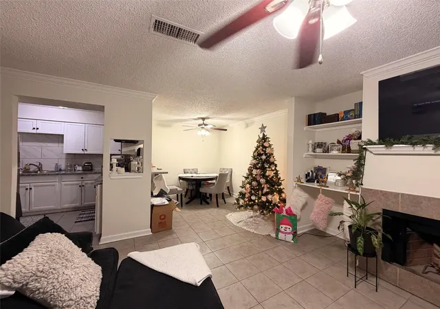 2nd image of 2501 Gulf Fwy, Dickinson, TX 77539