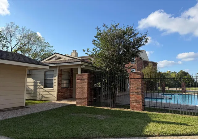 Homes for sale in Dickinson, TX | 2501 Gulf Fwy #4A, Dickinson, TX 77539 | MLS# 75432742