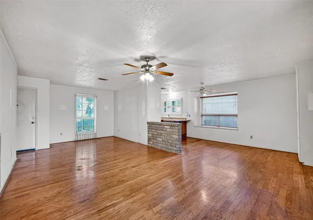 Photo 4 of Sale Pending at 17126 Hewing Dr, Friendswood, TX 77546 | MLS# 51497332 | Listing updated on 2026-09-09