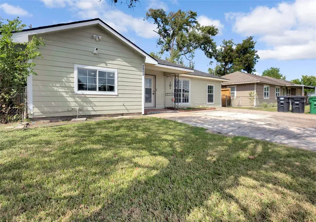 Homes for sale in Houston, TX | 2919 Cochran St, Houston, TX 77009 | MLS# 13418207