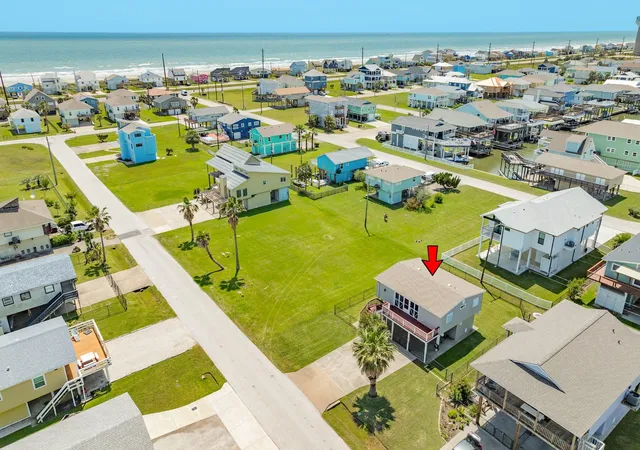 Photo 3 of Single family home for sale at 4134 Fort Bnd Dr, Galveston, TX 77554 | MLS# 15769017 | Listing updated on 2026-06-10
