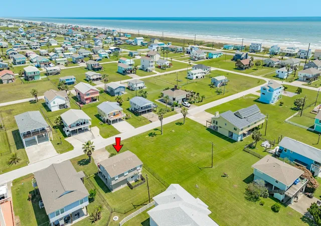 Photo 4 of Single family home for sale at 4134 Fort Bnd Dr, Galveston, TX 77554 | MLS# 15769017 | Listing updated on 2026-06-10