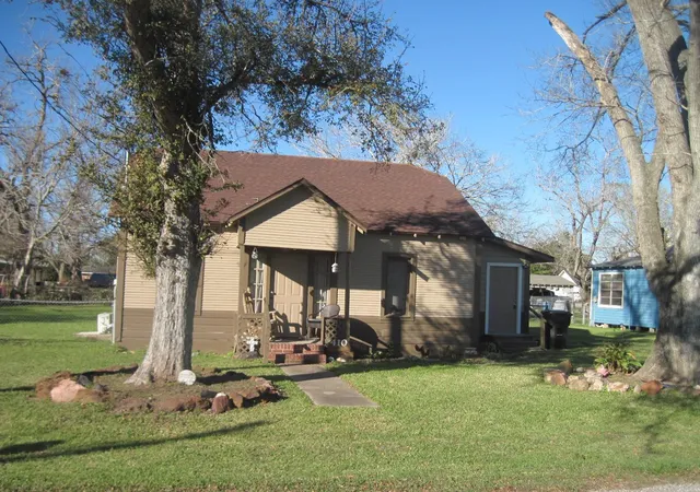 Photo 1 of Single family home for sale at 410 W Centre St, Brazoria, TX 77422 | MLS# 71885735 | Listing updated on 2026-07-06