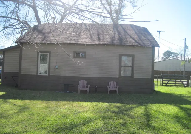 Photo 3 of Single family home for sale at 410 W Centre St, Brazoria, TX 77422 | MLS# 71885735 | Listing updated on 2026-07-06