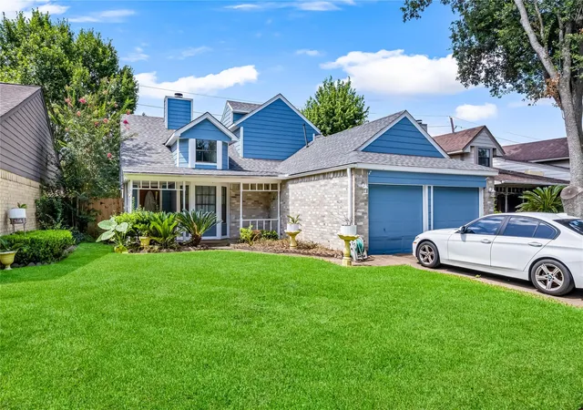 Photo 1 of Sale Pending at 11839 Moss Branch Rd, Houston, TX 77043 | MLS# 77626918 | Listing updated on 2026-09-05