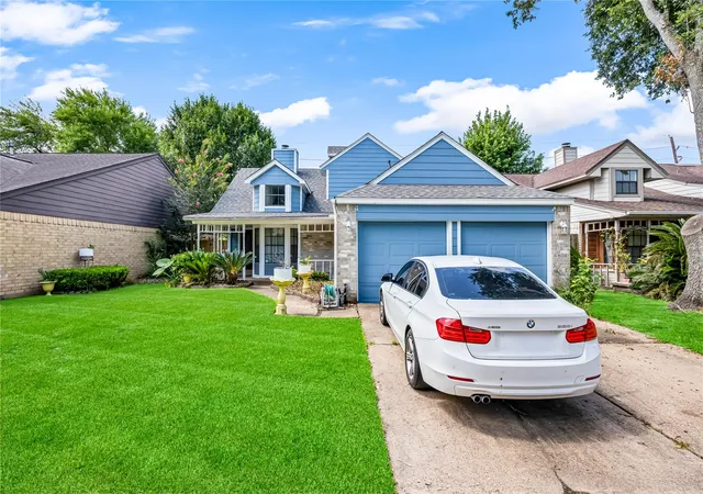 Photo 2 of Sale Pending at 11839 Moss Branch Rd, Houston, TX 77043 | MLS# 77626918 | Listing updated on 2026-09-05