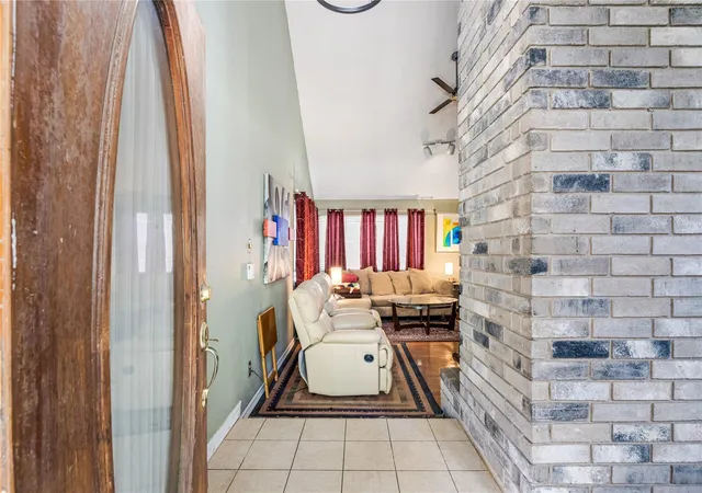 Photo 3 of Sale Pending at 11839 Moss Branch Rd, Houston, TX 77043 | MLS# 77626918 | Listing updated on 2026-09-05