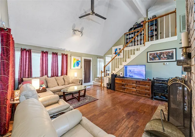 Photo 4 of Sale Pending at 11839 Moss Branch Rd, Houston, TX 77043 | MLS# 77626918 | Listing updated on 2026-09-05
