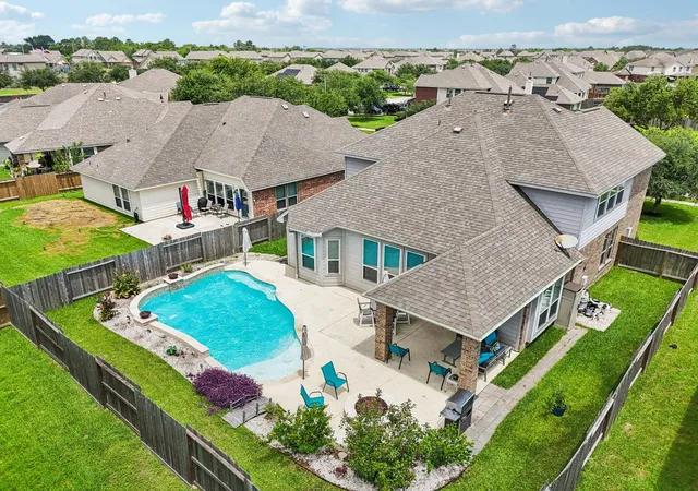 Homes for sale in Dickinson, TX | 6546 Turner Fields Ln, Dickinson, TX 77539 | MLS# 94553167