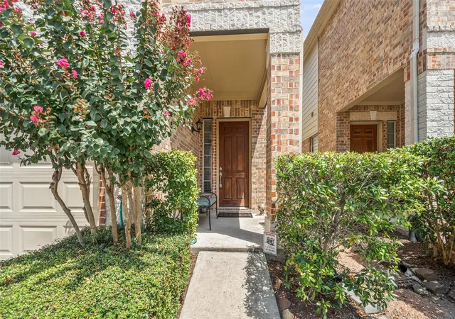 Photo 2 of Townhouse for sale at 10610 Wallingford Pl, Houston, TX 77042 | MLS# 25314165 | Listing updated on 2026-08-14
