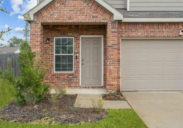 Photo 4 of Single family home for sale at 2205 Angie Kaye Dr, Conroe, TX 77301 | MLS# 71329367 | Listing updated on 2026-06-02