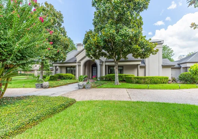 Photo 3 of Single family home for sale at 12 Bayou Bnd, Beaumont, TX 77706 | MLS# 93196519 | Listing updated on 2026-09-21