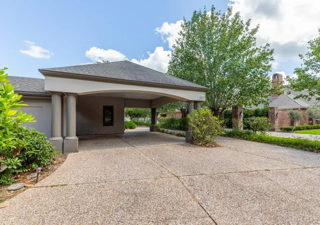 Photo 3 of Single family home for sale at 12 Bayou Bnd, Beaumont, TX 77706 | MLS# 93196519 | Listing updated on 2026-09-21
