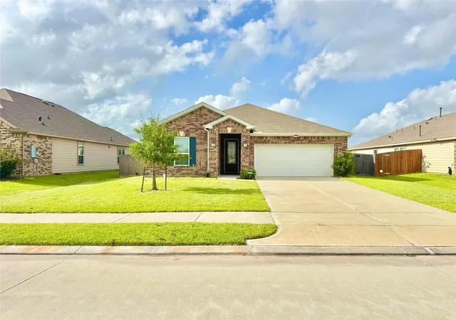 Photo 1 of Single family home for sale at 1023 Valley Crst Ln, La Marque, TX 77568 | MLS# 3009614 | Listing updated on 2026-08-22
