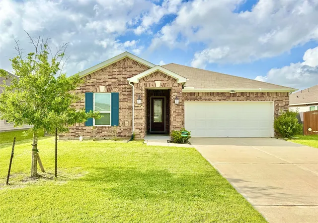 Photo 2 of Single family home for sale at 1023 Valley Crst Ln, La Marque, TX 77568 | MLS# 3009614 | Listing updated on 2026-08-22