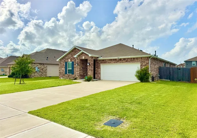 Photo 3 of Single family home for sale at 1023 Valley Crst Ln, La Marque, TX 77568 | MLS# 3009614 | Listing updated on 2026-08-22