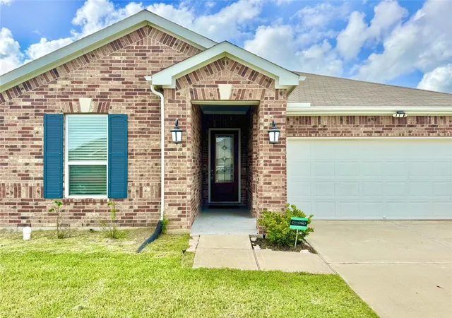 Photo 3 of Single family home for sale at 1023 Valley Crst Ln, La Marque, TX 77568 | MLS# 3009614 | Listing updated on 2026-08-22