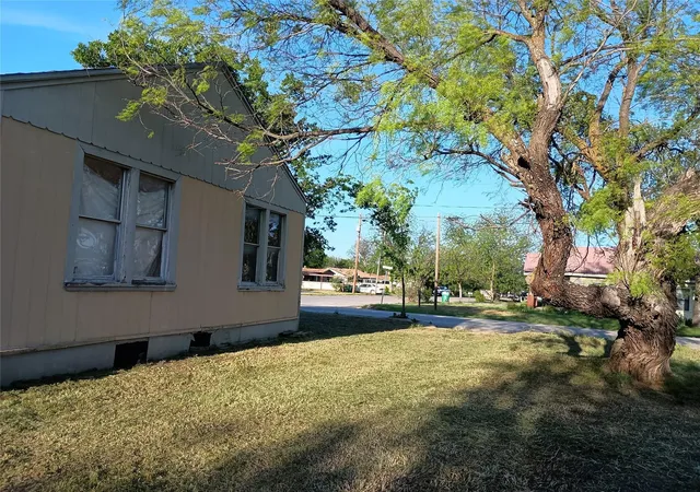 Homes for sale in Coleman, TX | 600 5th Ave, Coleman, TX 76834 | MLS# 15723825