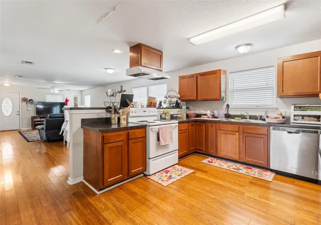 Photo 4 of Single family home for sale at 805 E Columbus, Wharton, TX 77488 | MLS# 27348828 | Listing updated on 2026-06-23