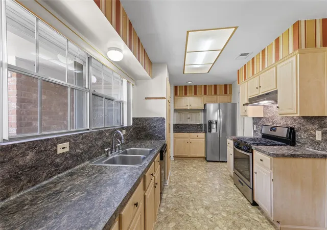 3rd image of 16410 Hickory Knoll Dr, Houston, TX 77059 | MLS# 58440204