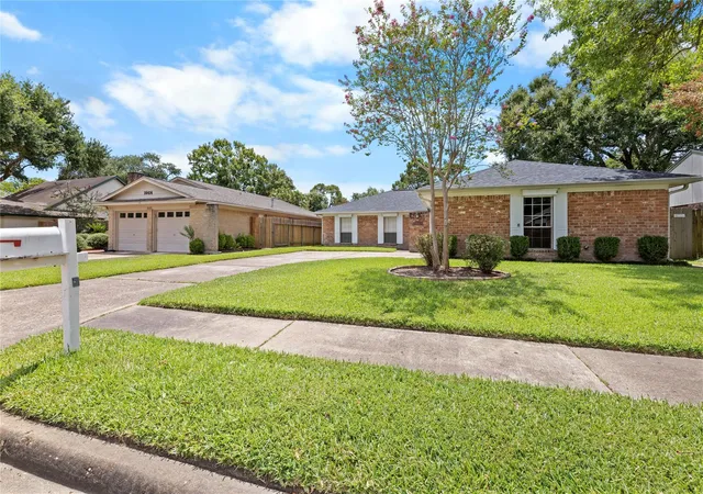 44th image of 16410 Hickory Knoll Dr, Houston, TX 77059 | MLS# 58440204
