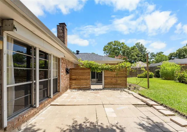 4th image of 16410 Hickory Knoll Dr, Houston, TX 77059 | MLS# 58440204