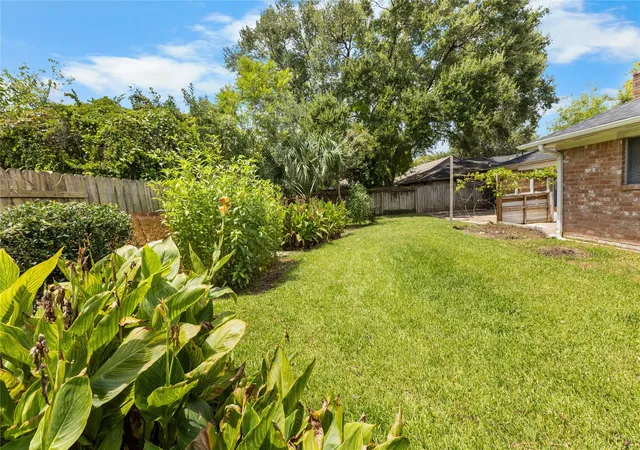 5th image of 16410 Hickory Knoll Dr, Houston, TX 77059 | MLS# 58440204