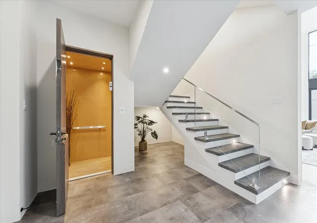 4th image of 2610 Westgrove Ln, Houston, TX 77027 | MLS# 72833457