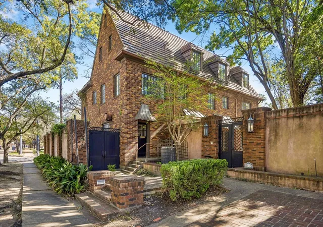 4th image of 2047 University Blvd, Houston, TX 77030 | MLS# 3952259