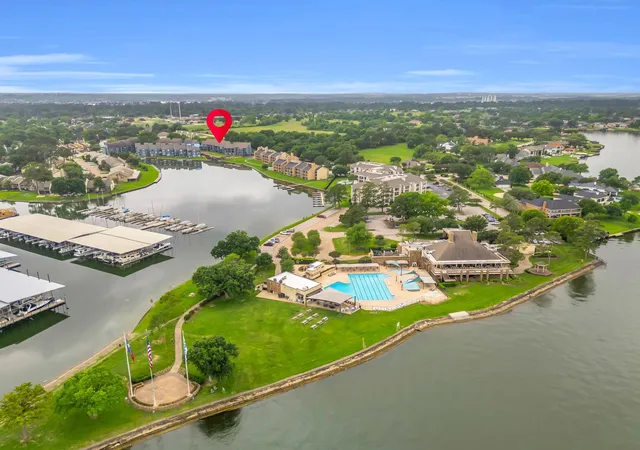 2nd image of 12500 Melville Dr, Montgomery, TX 77356