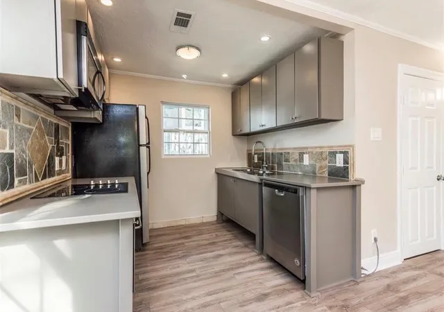 Photo 3 of Single family home for sale at 660 Pine Rd, Kemah, TX 77565 | MLS# 52642300 | Listing updated on 2026-07-28