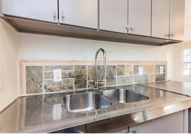 Photo 3 of Single family home for sale at 660 Pine Rd, Kemah, TX 77565 | MLS# 52642300 | Listing updated on 2026-07-28