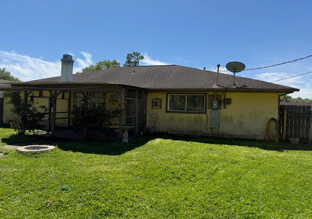 2nd image of 2000 Silver Oaks Dr, Orange, TX 77632 | MLS# 73315594