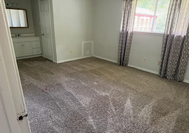 Photo 3 of Single family home for sale at 2000 Silver Oaks Dr, Orange, TX 77632 | MLS# 73315594 | Listing updated on 2026-09-20