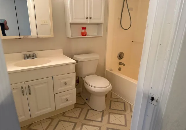 Photo 4 of Single family home for sale at 2000 Silver Oaks Dr, Orange, TX 77632 | MLS# 73315594 | Listing updated on 2026-10-09