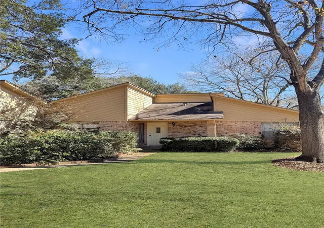 2nd image of 58 April Wind Dr S, Montgomery, TX 77356 | MLS# 92638916