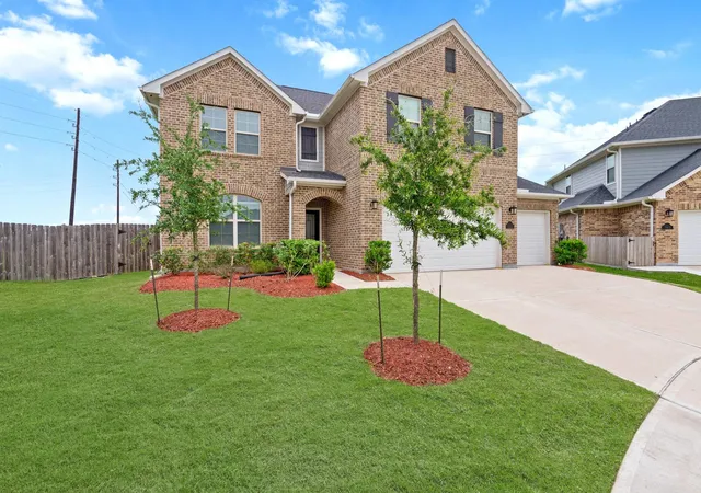 Photo 3 of Single family home for sale at 31202 Zacara Ln, Fulshear, TX 77441 | MLS# 18813950 | Listing updated on 2026-08-21