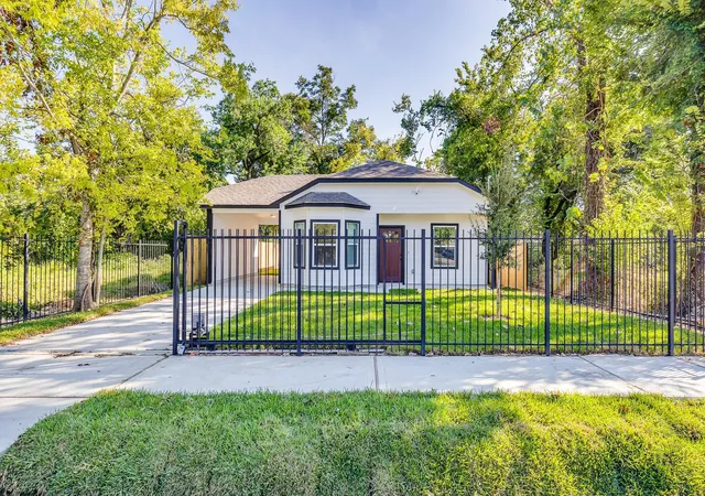 1st image of 3206 Roland St, Houston, TX 77026 | MLS# 59671868
