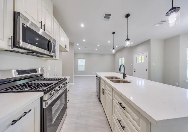 3rd image of 3206 Roland St, Houston, TX 77026 | MLS# 59671868